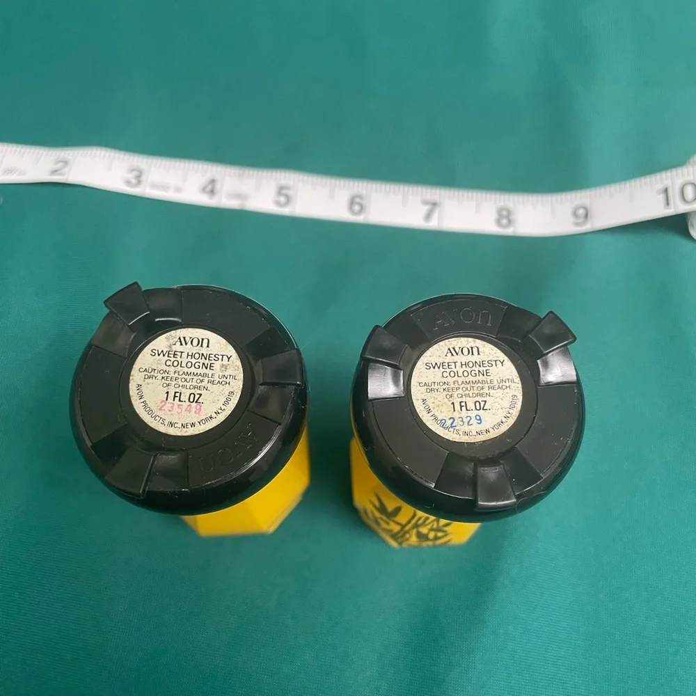 Avon Vintage Yellow Vases with Black Base - Picture 4 of 4